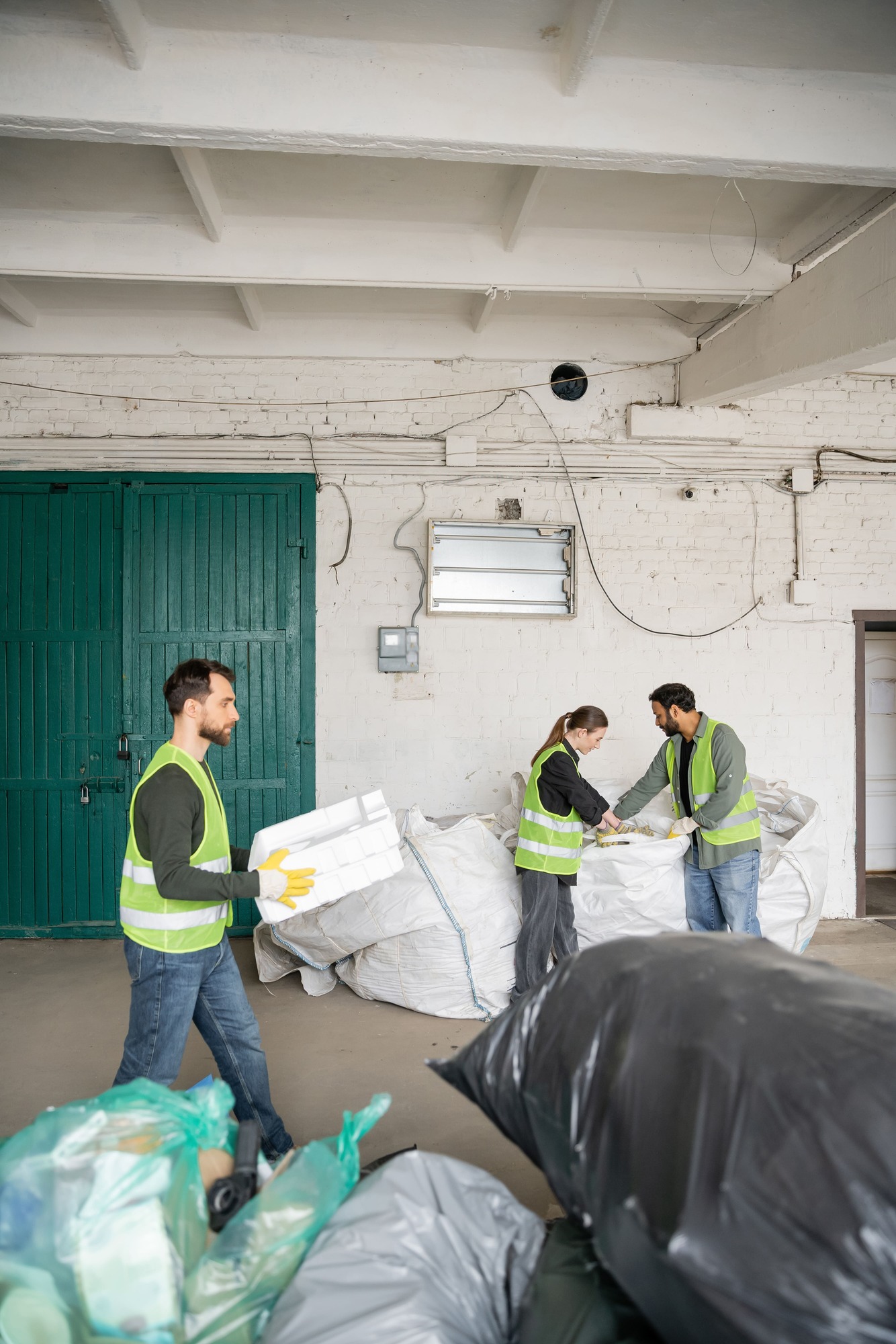 male-worker-in-high-visibility-vest-and-gloves-car-2023-11-27-05-34-25-utc (1) (1)